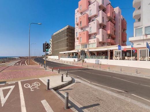 Mackenzie Beach Hotel und Apartments