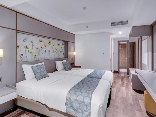 Arshika Bali Sunset Road