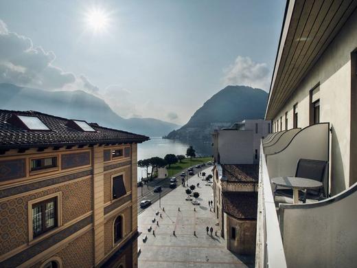 International au Lac