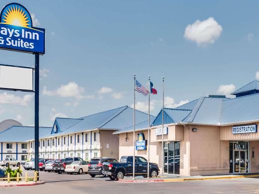 Days Inn & Suites