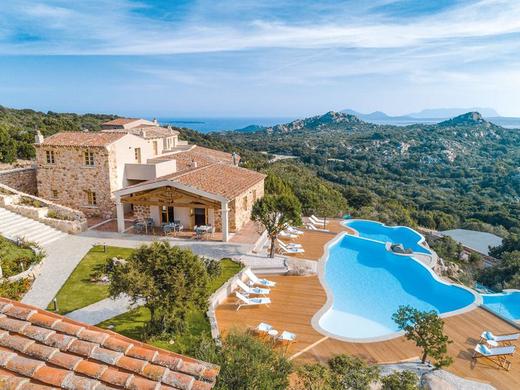 Borgo Smeraldo Hotel