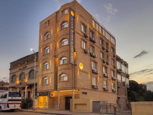 Pyramids Plateau Hotel