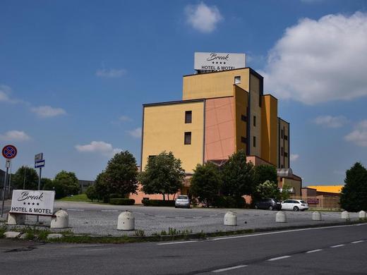 Break Hotel & Motel