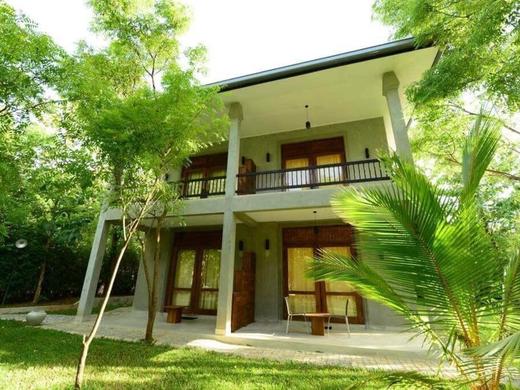 Nil Diya Mankada Safari Lodge