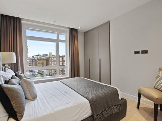 Vauxhall Bridge by Q Apartments