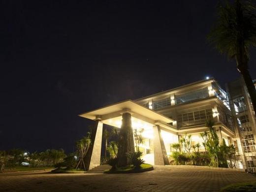 New Kuta Hotel by Lorin