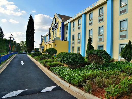 Road Lodge Carnival City