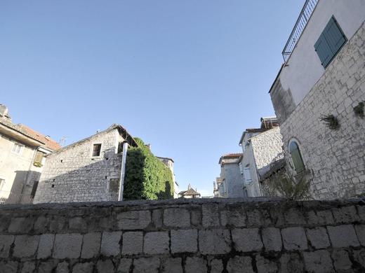 Palace Central Square