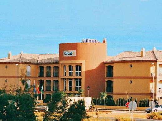 Apartamentos Leo Islamar