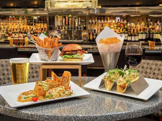 DoubleTree Suites by Hilton Hotel Seattle Airport - Southcenter