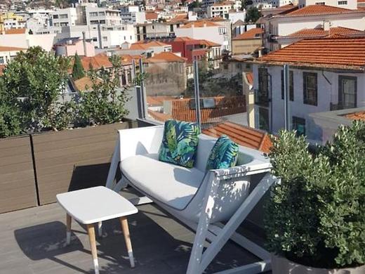 Five Design Rooftop Apartments