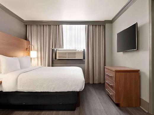 Days Inn by Wyndham Vancouver Downtown