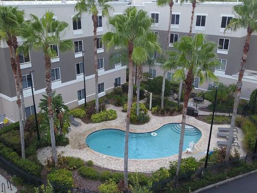 Holiday Inn Express & Suites Tampa - I-75 @ Bruce B. Downs