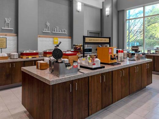 Hampton Inn & Suites Arlington Crystal City DCA