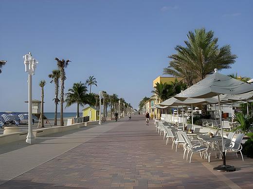 Hollywood Sands Resort