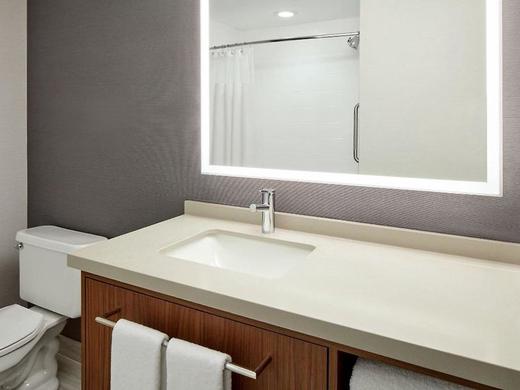 Courtyard by Marriott Mississauga-Airport Corporate Centre West