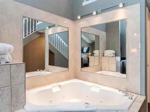 Sandman Hotel Vancouver Airport