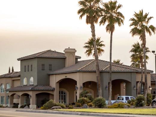 Best Western Plus A Wayfarer's Inn & Suites