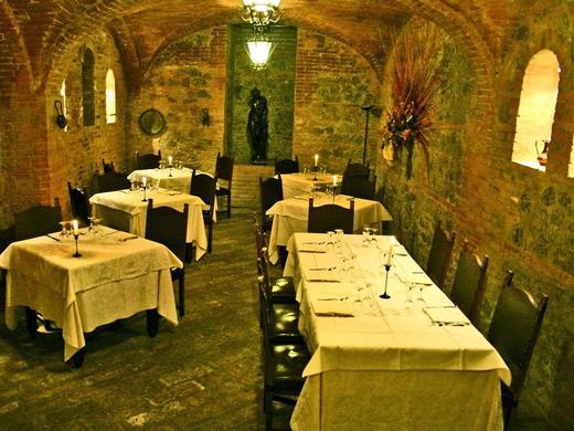 Alla Rocca Hotel Conference & Restaurant