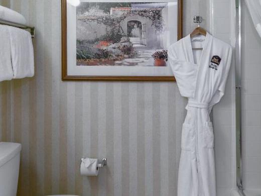 Best Western PLUS Carriage Inn