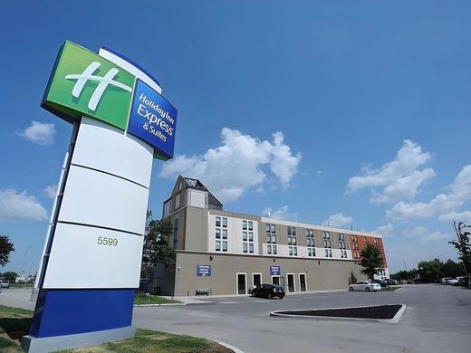 Holiday Inn Express & Suites Toronto Airport West