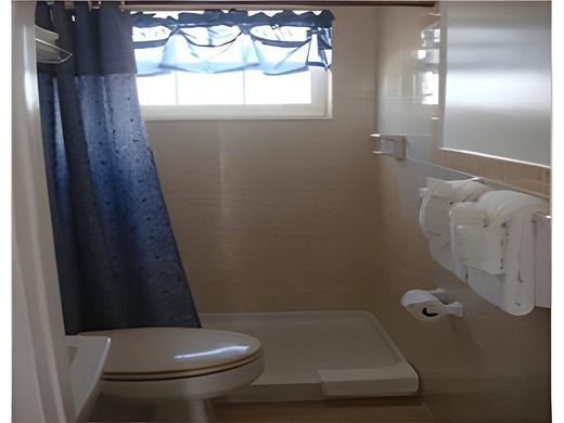 Breakaway Inn Guest House