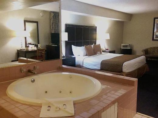 Ramada by Wyndham Burbank Airport