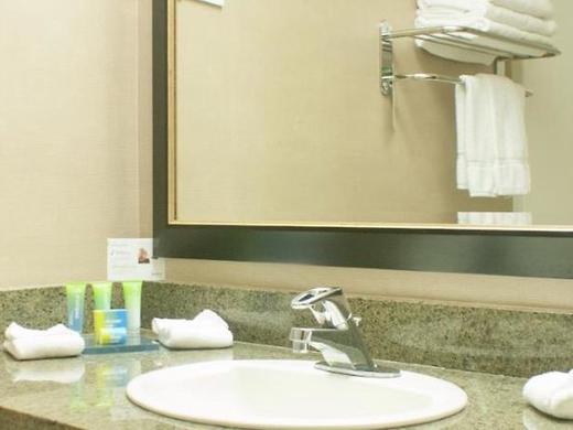 Radisson Hotel Los Angeles Midtown at USC