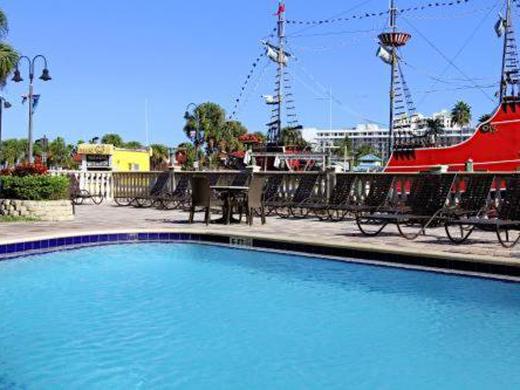 Pier House 60 Marina Hotel