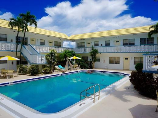 Club Lux Resort By The Beach