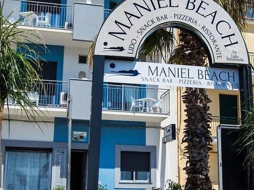 Maniel Beach Hotel