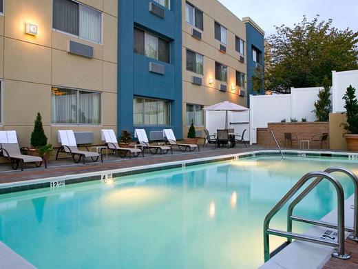 Four Points by Sheraton Melville Long Island