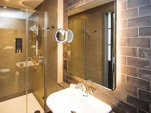 Clayton Hotel City of London