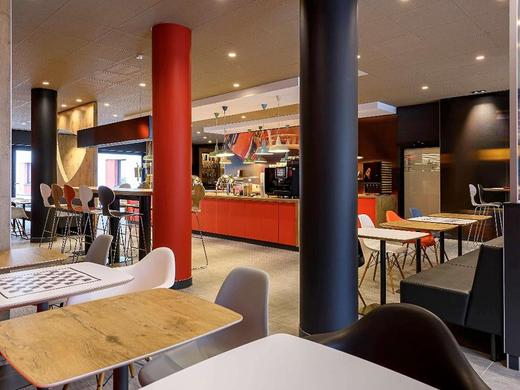 ibis Regensburg Center