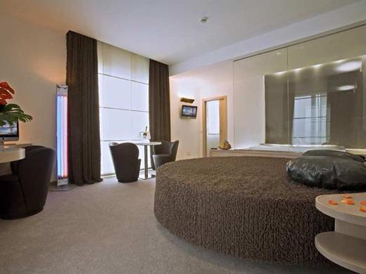 Card International Hotel