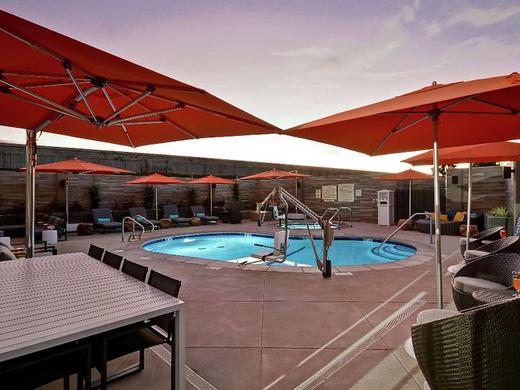 Hampton Inn & Suites Los Angeles Burbank Airport