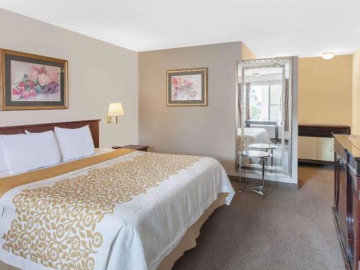 Days Inn by Wyndham Camarillo - Ventura