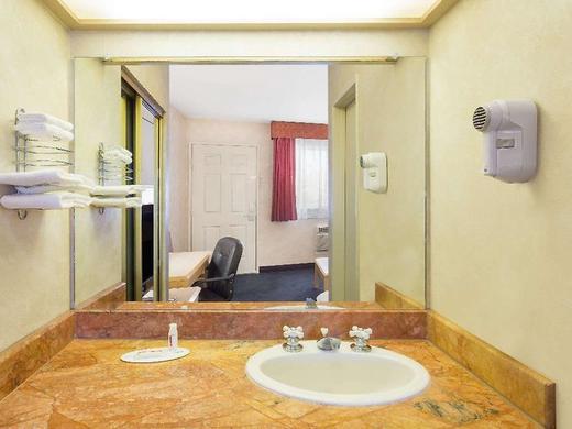 Days Inn by Wyndham Bullhead City