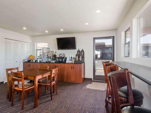 Super 8 by Wyndham Fort Bragg