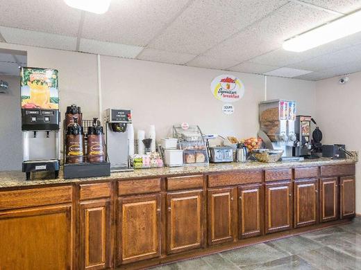 Super 8 by Wyndham Henderson North East Denver