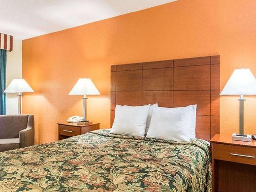 Days Inn by Wyndham Lake City I-10