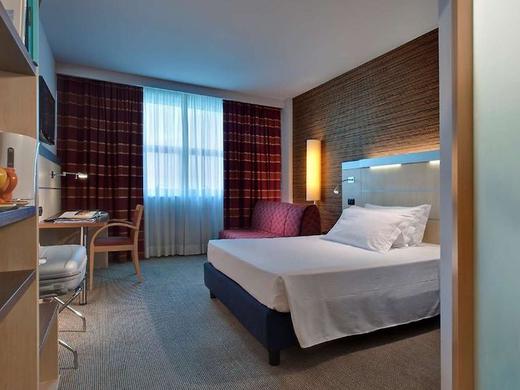 Holiday Inn Express Langhe Cherasco