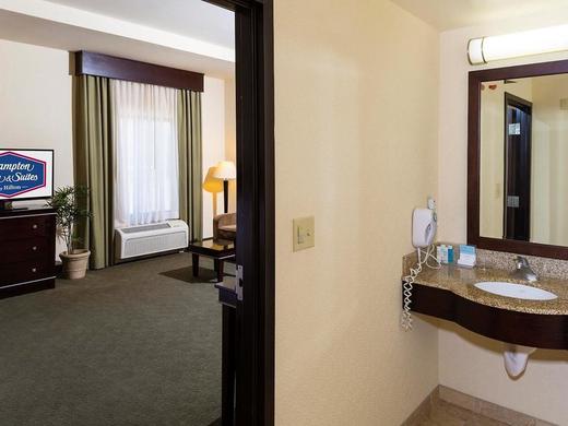 Hampton Inn & Suites Las Vegas South