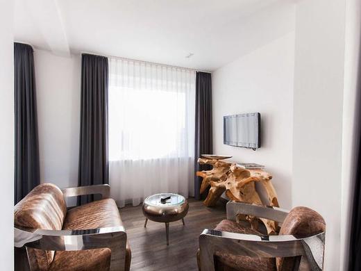 the Deutz, a Tribute Portfolio Hotel