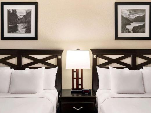 Days Inn by Wyndham Cortez