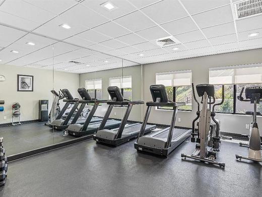 Best Western Valencia/Six Flags Inn & Suites