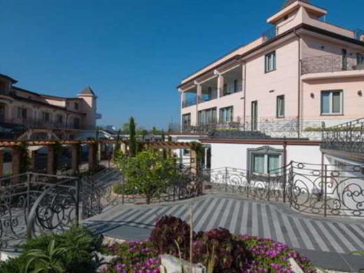 L'Araba Fenice Hotel & Resort