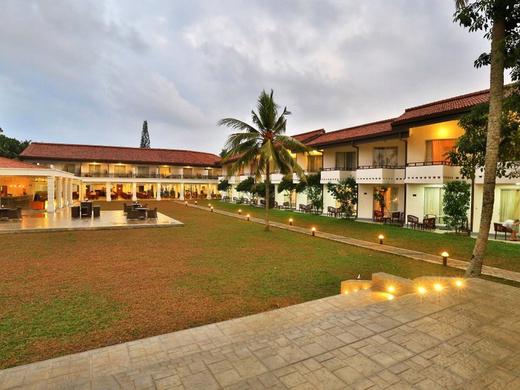 Hibiscus Beach Hotel & Villas