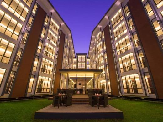 Vivanta Colombo Airport Garden