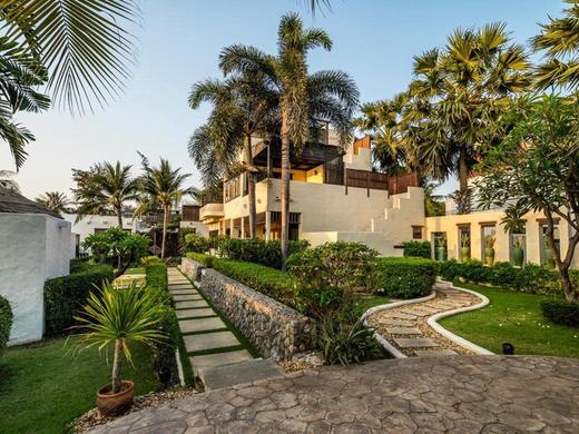 Aleenta Hua Hin Resort & Spa